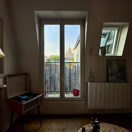 Celine 19 Montmartre Moment, Sacre Coeur View & Eiffel Tower *
